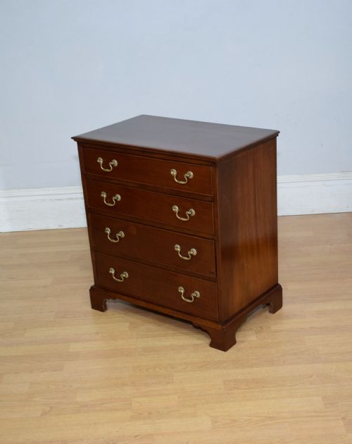 19TH CENTURY MAHOGANY BACHELORS CHEST OF DRAWERS - ADDITIONAL PHOTO 14