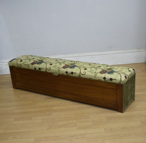 LARGE UPHOLSTERED OTTOMAN - ADDITIONAL PHOTO 4