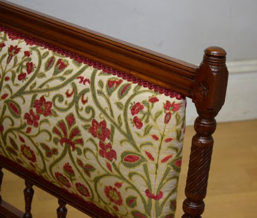 LATE VICTORIAN WALNUT COUCH - ADDITIONAL PHOTO 7