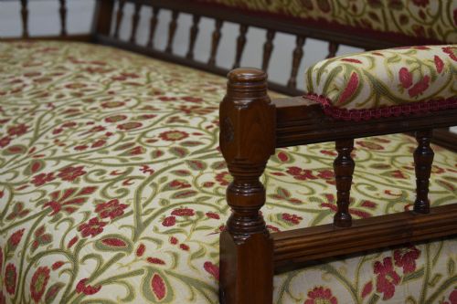 LATE VICTORIAN WALNUT COUCH - ADDITIONAL PHOTO 10