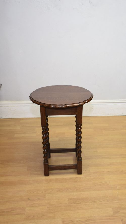 early 20th century oak occasional table - CATEGORY: ANTIQUE TABLES - DATED 1900