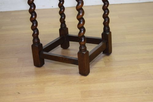 EARLY 20TH CENTURY OAK OCCASIONAL TABLE - ADDITIONAL PHOTO 3