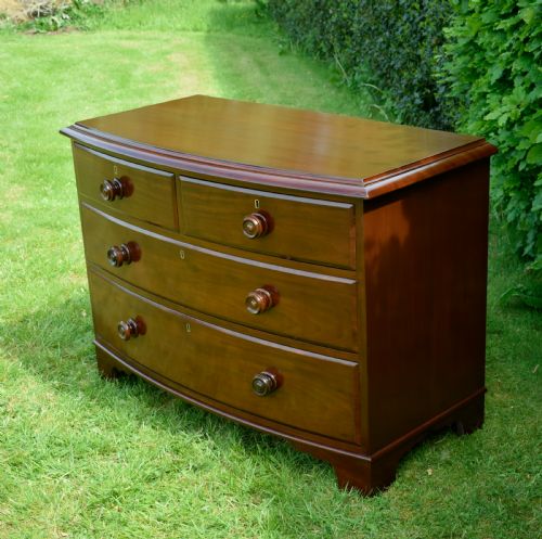 victorian bow fronted chest of drawers - CATEGORY: ANTIQUE CHEST OF DRAWERS - DATED VICTORIAN