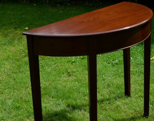 GEORGIAN MAHOGANY DEMI LUNE TABLE - ADDITIONAL PHOTO 3