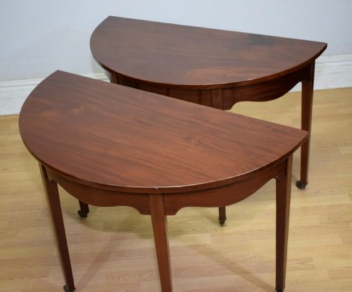 PAIR OF GEORGIAN CONSOLES TABLES DEMI LUNE - ADDITIONAL PHOTO 4