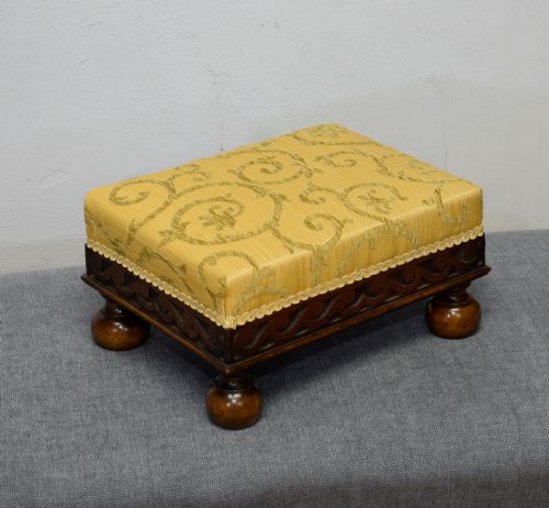antique oak foot stool - CATEGORY: ANTIQUE STOOLS - DATED 1900