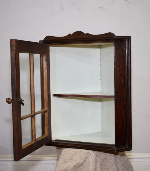 GLAZED OAK CORNER CUPBOARD - ADDITIONAL PHOTO 7