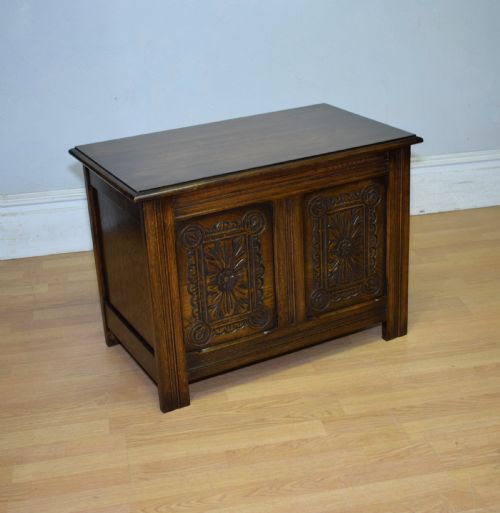 oak blanket chest - CATEGORY: ANTIQUE CHESTS - DATED 1930