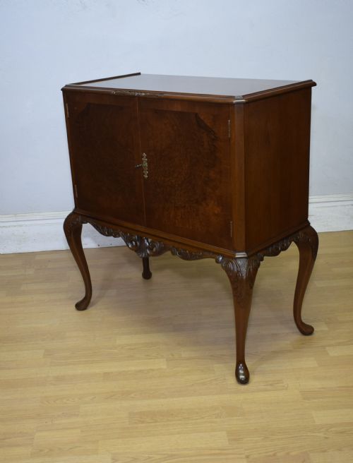 EARLY 20TH CENTURY WALNUT COCKTAIL CABINET - ADDITIONAL PHOTO 2
