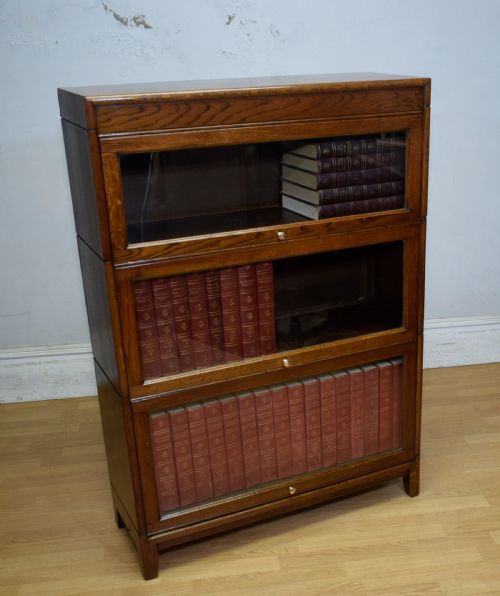 early 20th century oak bookcase - CATEGORY: ANTIQUE BOOKCASES - DATED 1920
