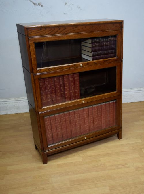 EARLY 20TH CENTURY OAK BOOKCASE - ADDITIONAL PHOTO 7
