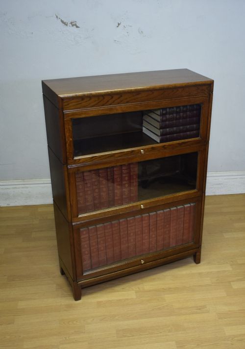EARLY 20TH CENTURY OAK BOOKCASE - ADDITIONAL PHOTO 8