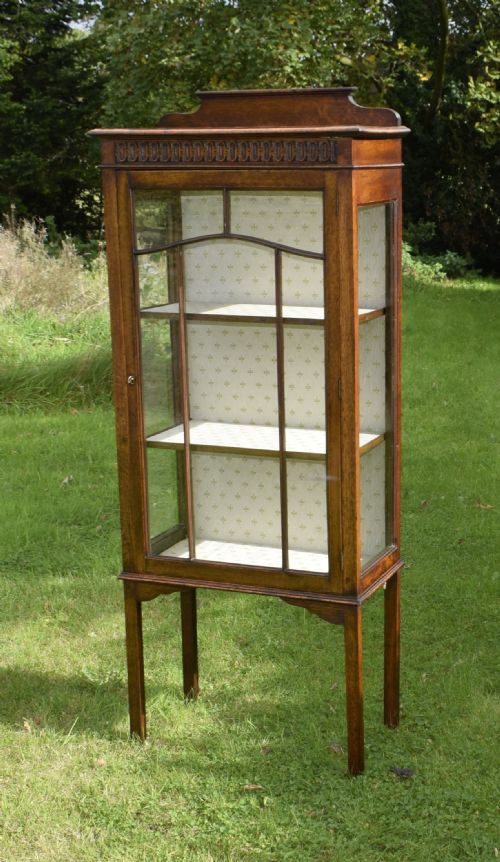 EARLY 20TH CENTURY OAK DISPLAY CABINET - ADDITIONAL PHOTO 2