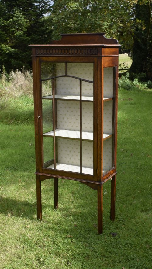 EARLY 20TH CENTURY OAK DISPLAY CABINET - ADDITIONAL PHOTO 3