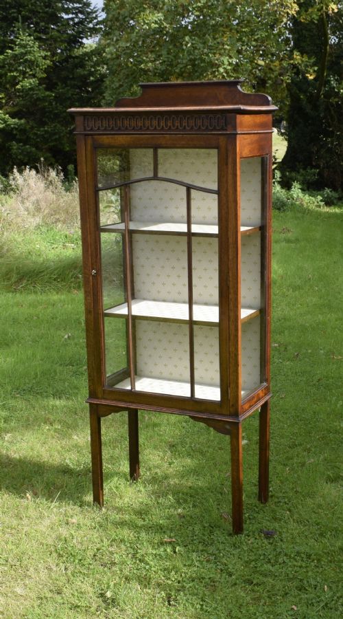 EARLY 20TH CENTURY OAK DISPLAY CABINET - ADDITIONAL PHOTO 4