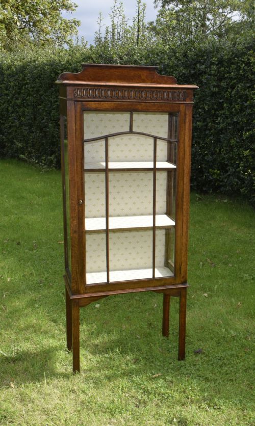 EARLY 20TH CENTURY OAK DISPLAY CABINET - ADDITIONAL PHOTO 6