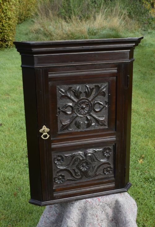 LATE VICTORIAN PINE CORNER CUPBOARD