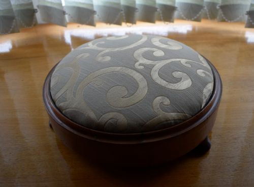VICTORIAN WALNUT FOOTSTOOL - ADDITIONAL PHOTO 1