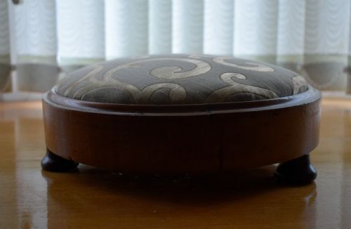 VICTORIAN WALNUT FOOTSTOOL - ADDITIONAL PHOTO 5