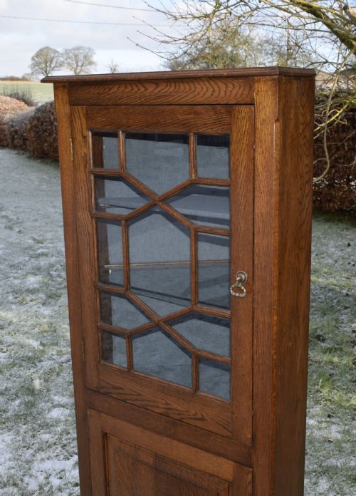 EARLY 20TH CENTURY OAK CORNER CUPBOARD - ADDITIONAL PHOTO 18