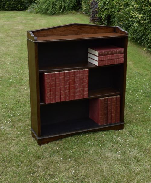 EARLY 20TH CENTURY OAK BOOKCASE - ADDITIONAL PHOTO 1