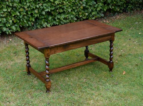 EARLY 20TH CENTURY OAK COFFEE TABLE - ADDITIONAL PHOTO 1