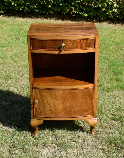 EARLY 20TH CENTURY WALNUT BEDSIDE CABINET - ADDITIONAL PHOTO 4