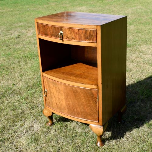 EARLY 20TH CENTURY WALNUT BEDSIDE CABINET - ADDITIONAL PHOTO 13