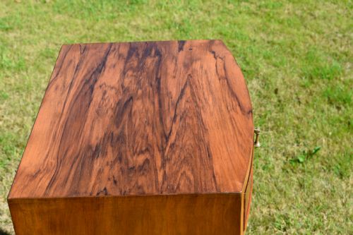 EARLY 20TH CENTURY WALNUT BEDSIDE CABINET - ADDITIONAL PHOTO 16