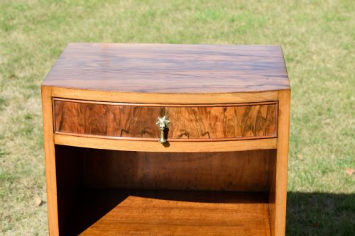 EARLY 20TH CENTURY WALNUT BEDSIDE CABINET - ADDITIONAL PHOTO 17