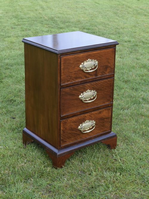 19TH CENTURY MAHOGANY CHEST - ADDITIONAL PHOTO 2
