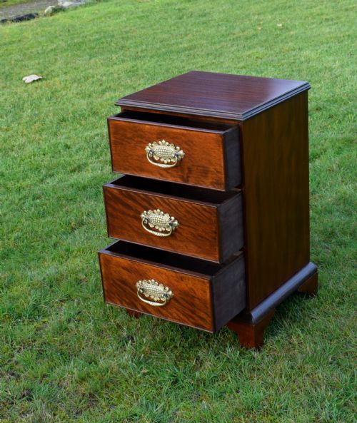 19TH CENTURY MAHOGANY CHEST - ADDITIONAL PHOTO 4