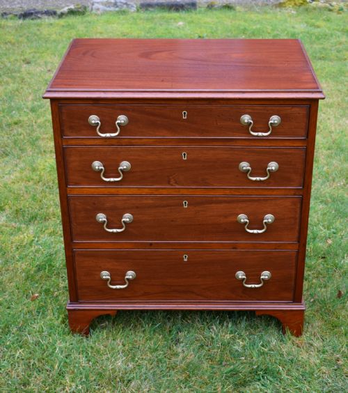 MAHOGANY CHEST OF DRAWERS - ADDITIONAL PHOTO 1