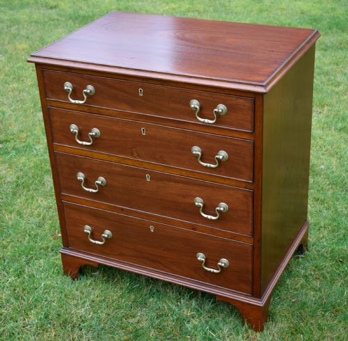MAHOGANY CHEST OF DRAWERS - ADDITIONAL PHOTO 5