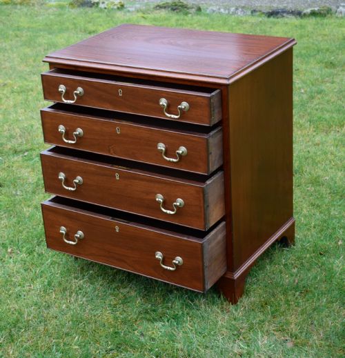 MAHOGANY CHEST OF DRAWERS - ADDITIONAL PHOTO 6