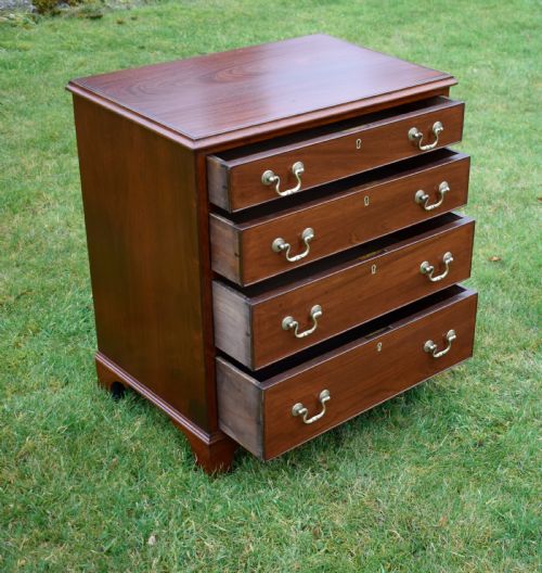 MAHOGANY CHEST OF DRAWERS - ADDITIONAL PHOTO 7