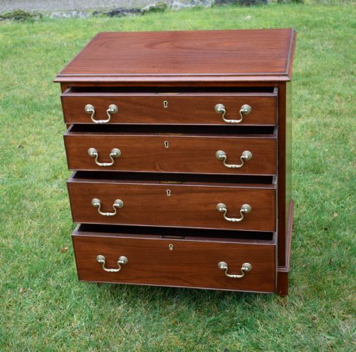 MAHOGANY CHEST OF DRAWERS - ADDITIONAL PHOTO 10