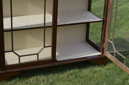 20TH CENTURY MAHOGANY INLAID DISPLAY CABINET - ADDITIONAL PHOTO 7