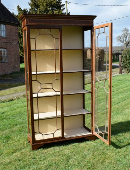 20TH CENTURY MAHOGANY INLAID DISPLAY CABINET - ADDITIONAL PHOTO 10
