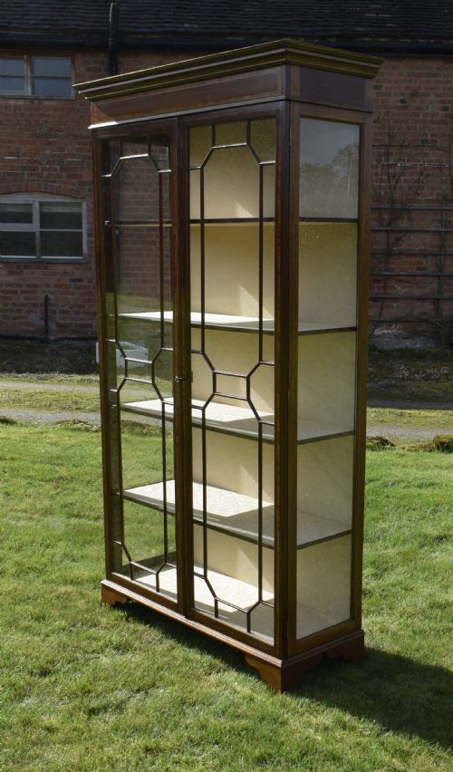 20TH CENTURY MAHOGANY INLAID DISPLAY CABINET - ADDITIONAL PHOTO 15