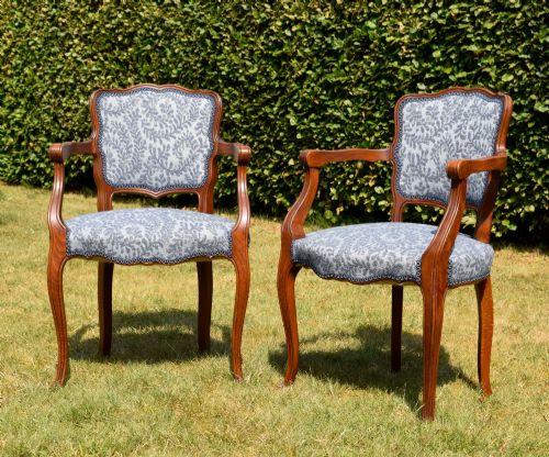 PAIR OF FRENCH EARLY 20TH CENTURY ARMCHAIRS - ADDITIONAL PHOTO 1