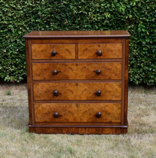 VICTORIAN WALNUT CHEST OF DRAWERS