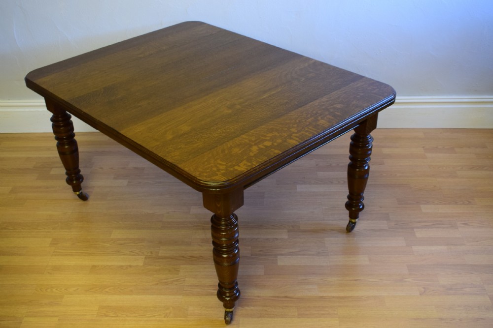 Antique Victorian Dinning Table