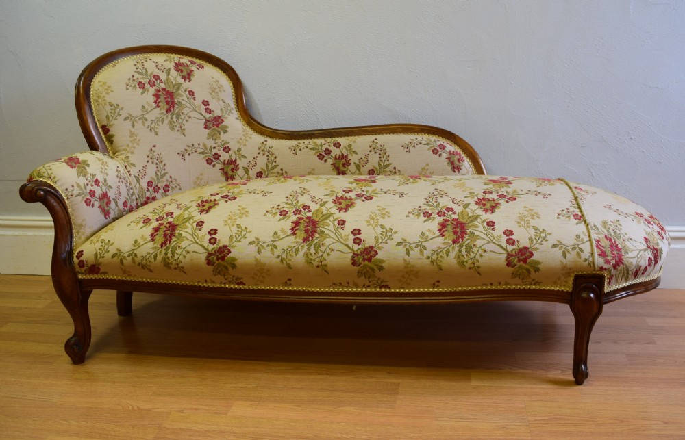 Victorian Style Chaise-Lounge 