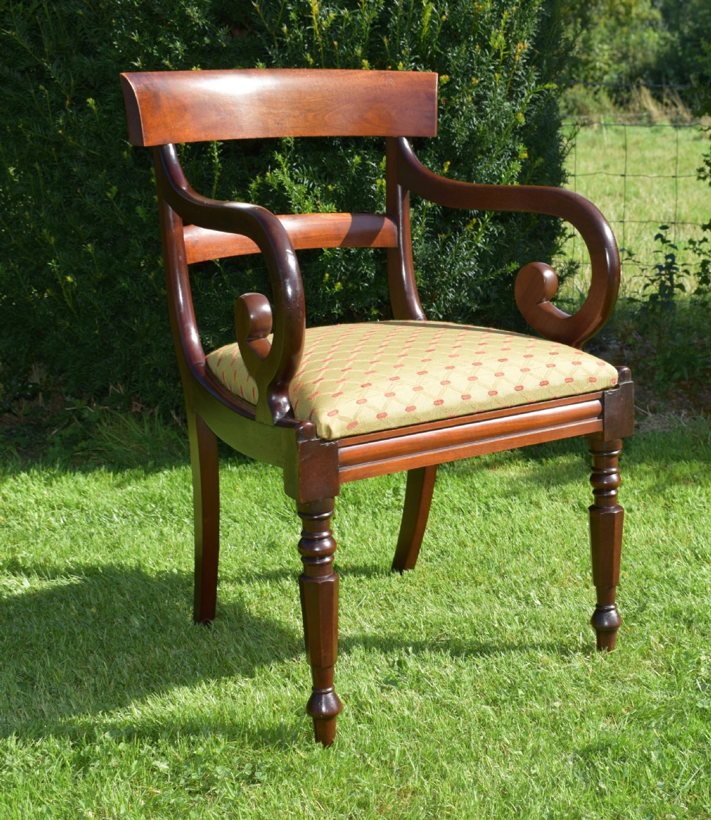 Antique English Early Victorian Arm Chair in Mahogany (Circa 1840's)