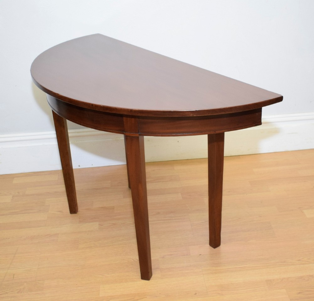 Demi Lune Table View X