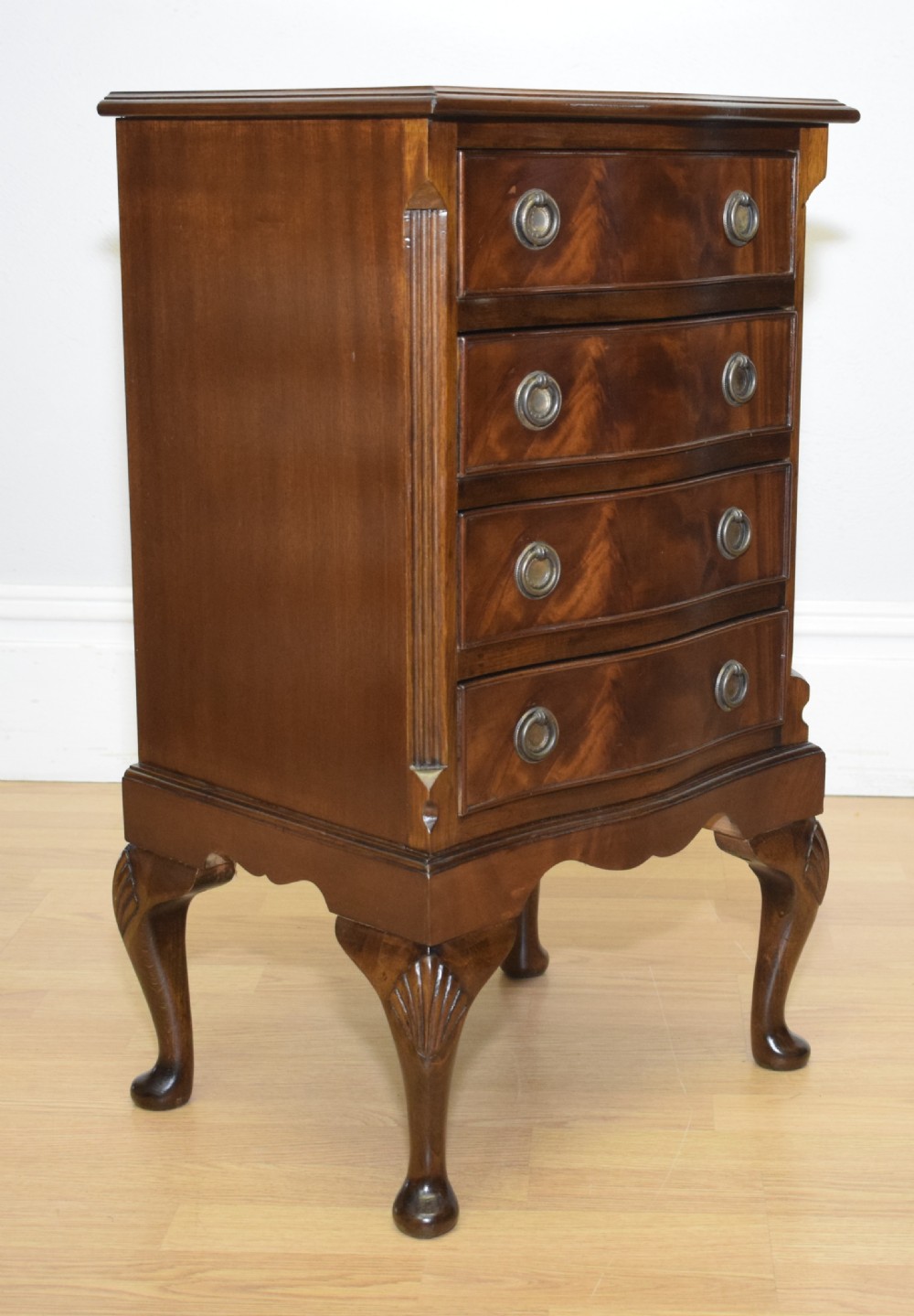 Early 20th Century Chest of Drawers View IV