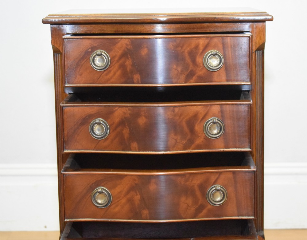 Early 20th Century Chest of Drawers View VIII