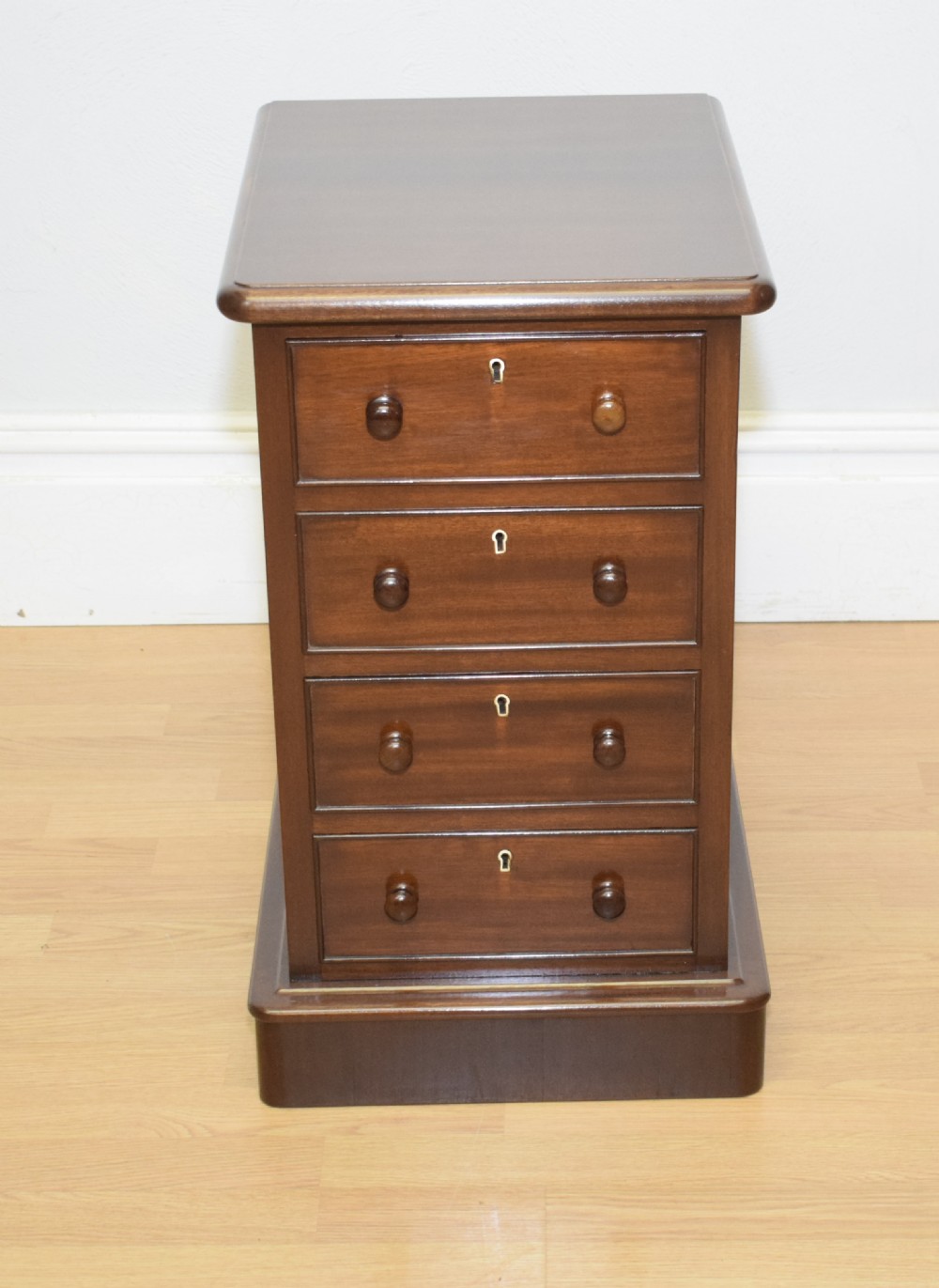 Antique Victorian Chest of Drawers