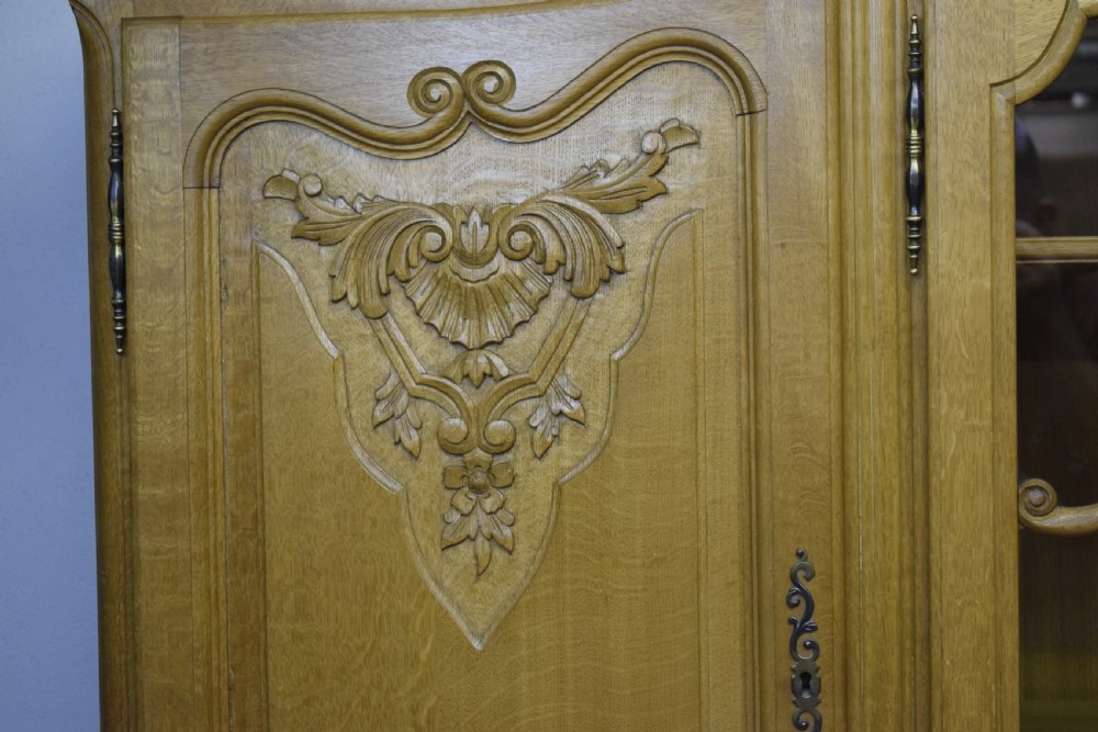 Early 20th Century Oak Display Cabinet View VI